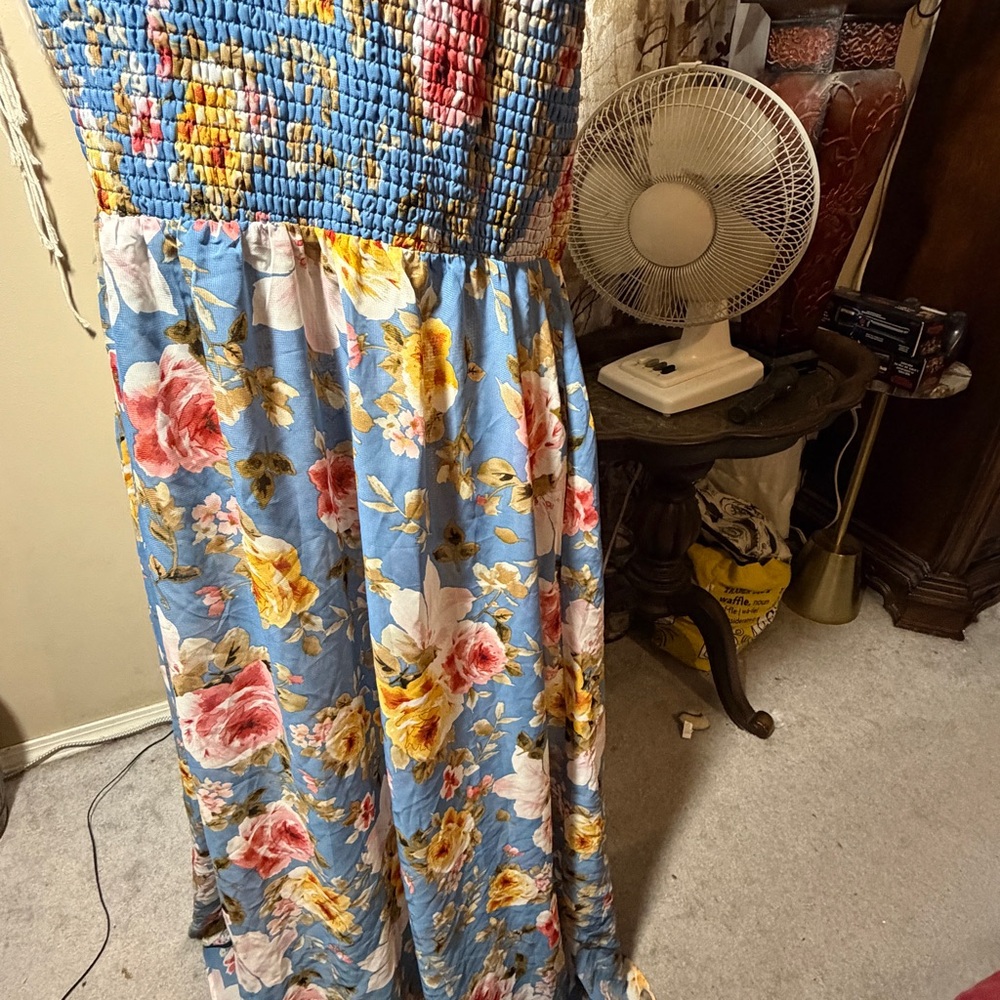 VENUS Blue Floral Smocked Dress - Picture 11 of 11